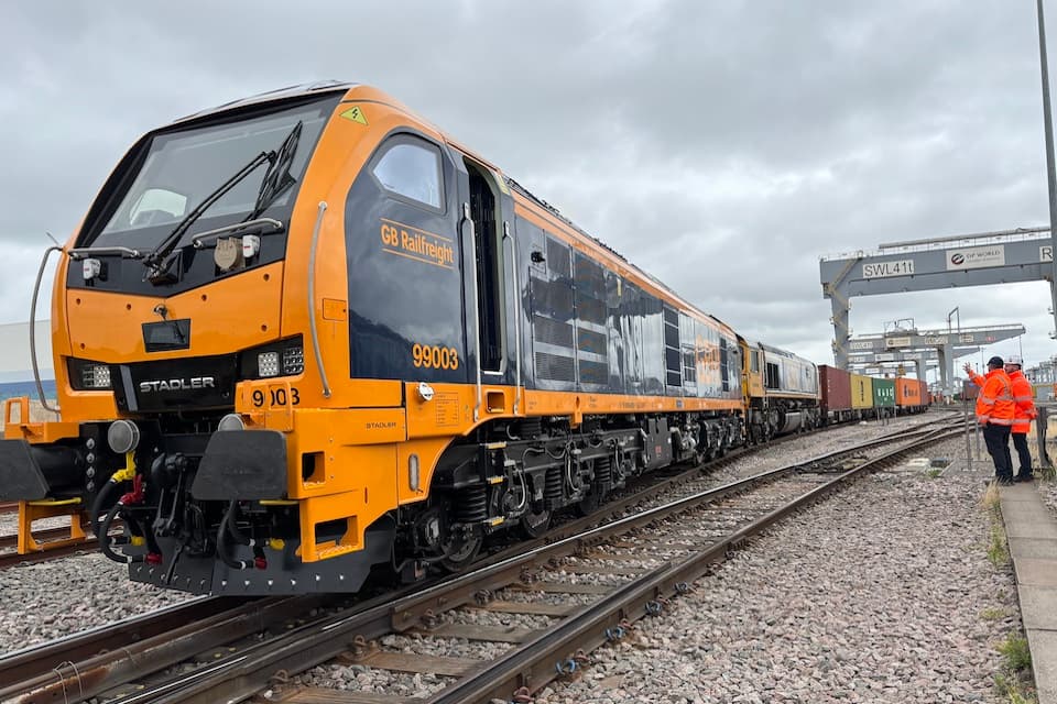 GB Railfreight Tests New Bi-Mode Locomotives for UK Intermodal Operations