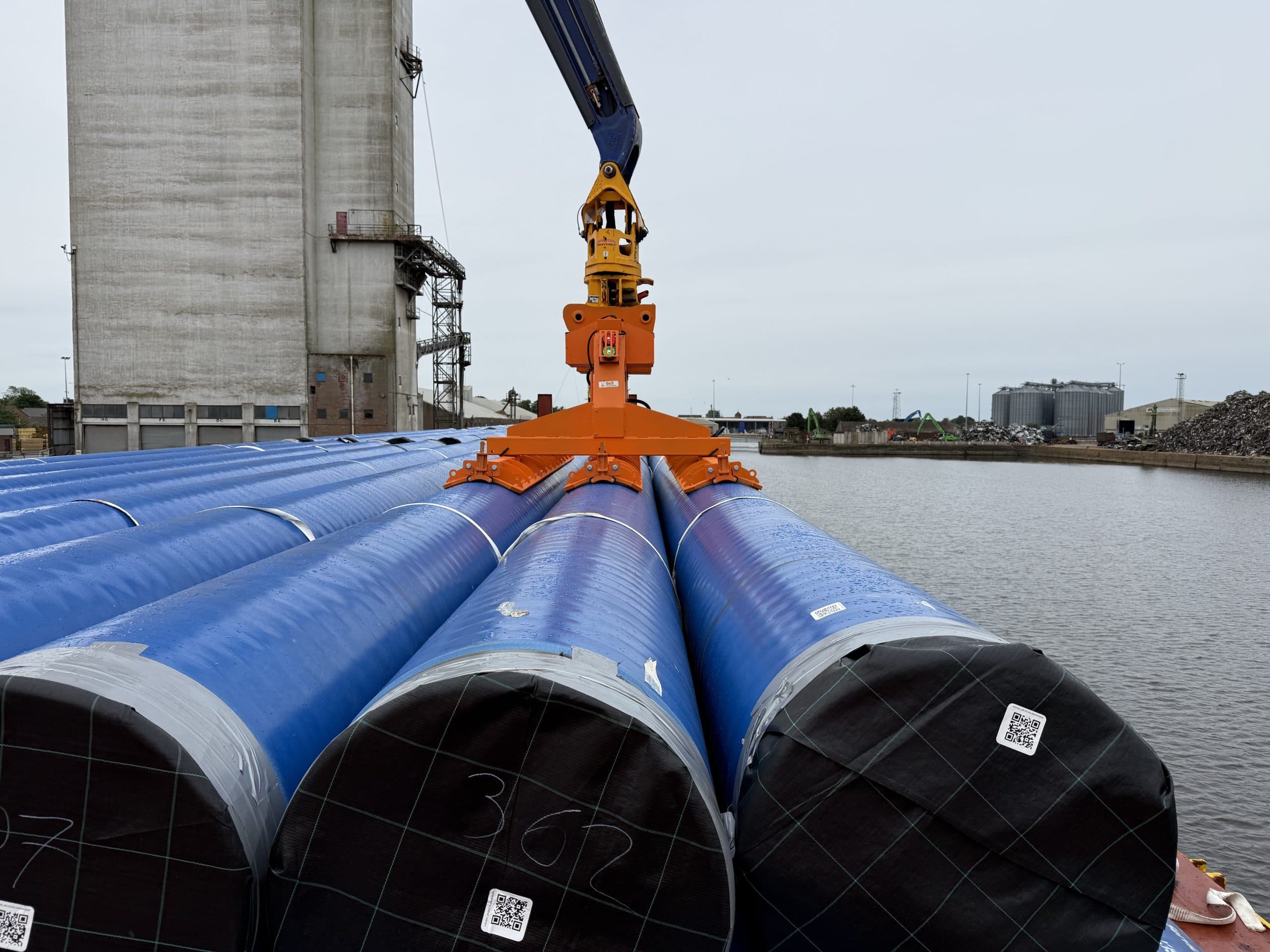 Port of King's Lynn Invests in Advanced Vacuum Pipe Handling Equipment
