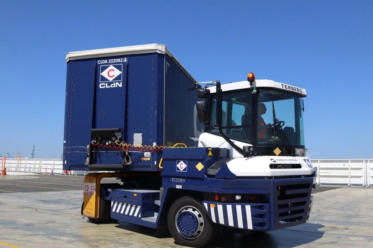 CLdN Deploys First Electric 4x4 Tugmaster in Zeebrugge Ro-Ro Operations
