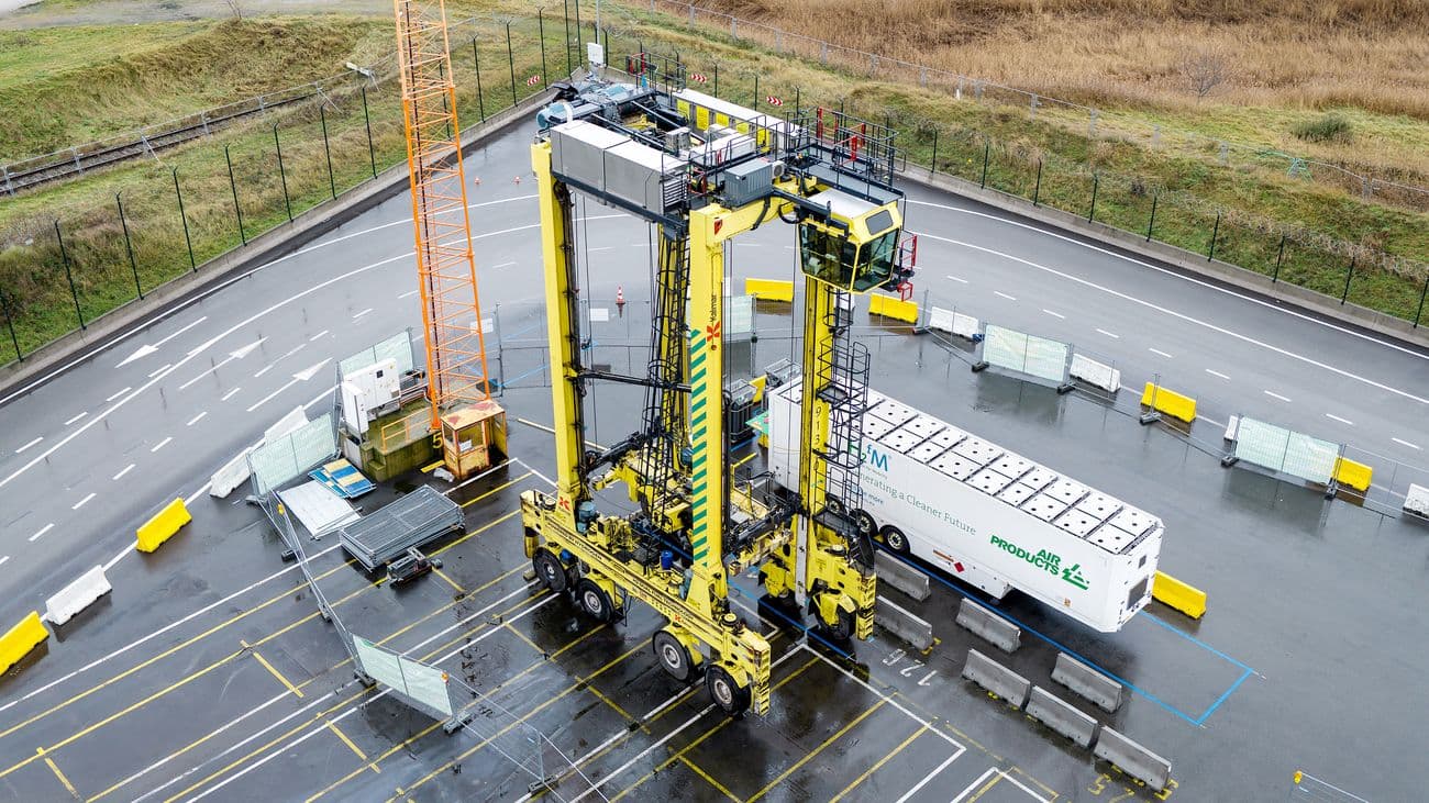 Hybrid Straddle Carriers Gaining Traction in Terminal Operations