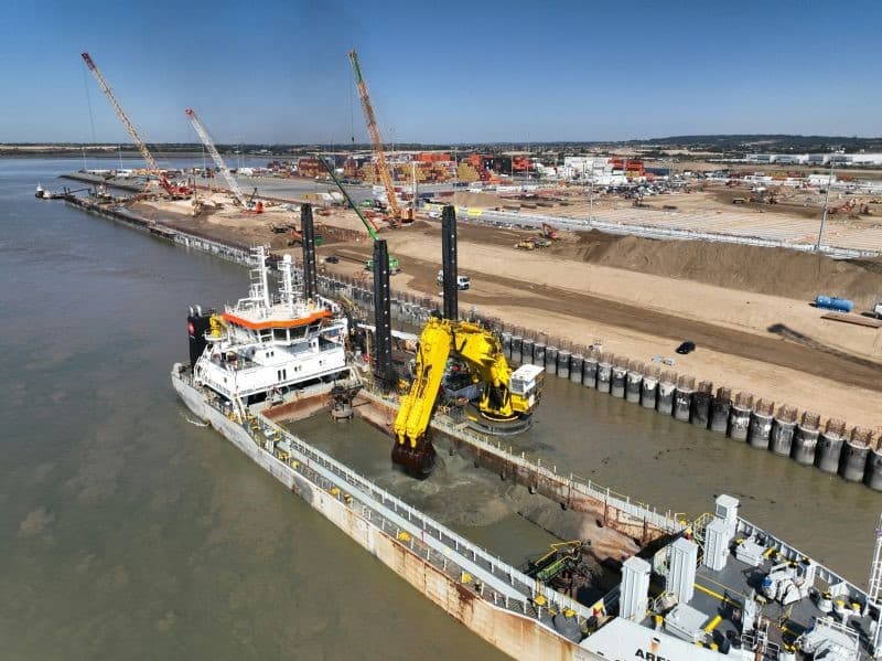 Dredging Begins for London Gateway's Fifth Container Berth Expansion