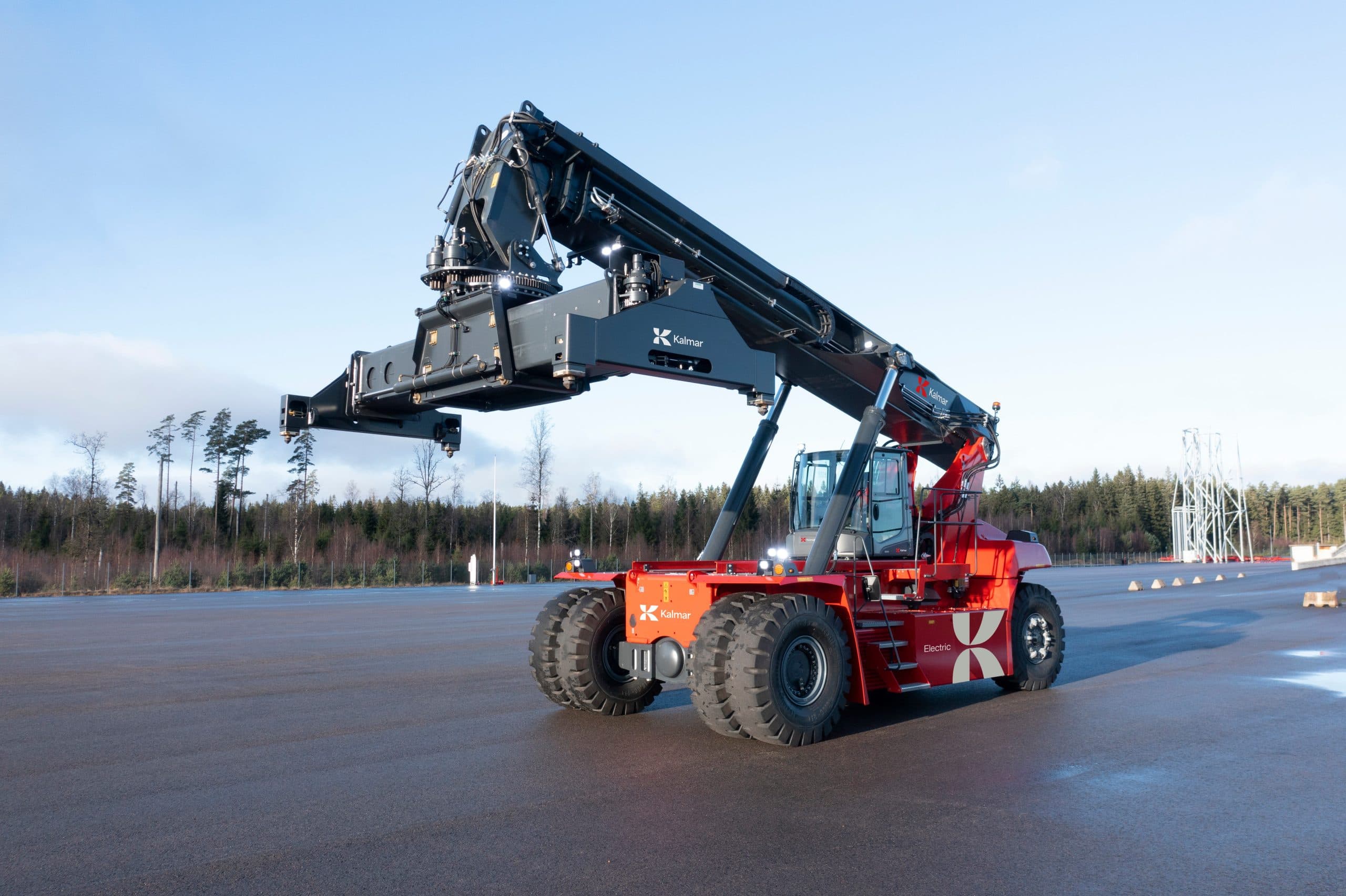 Helsingborg Port Acquires Two Electric Reach Stackers from Kalmar